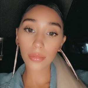 Meet your Posher, Nini